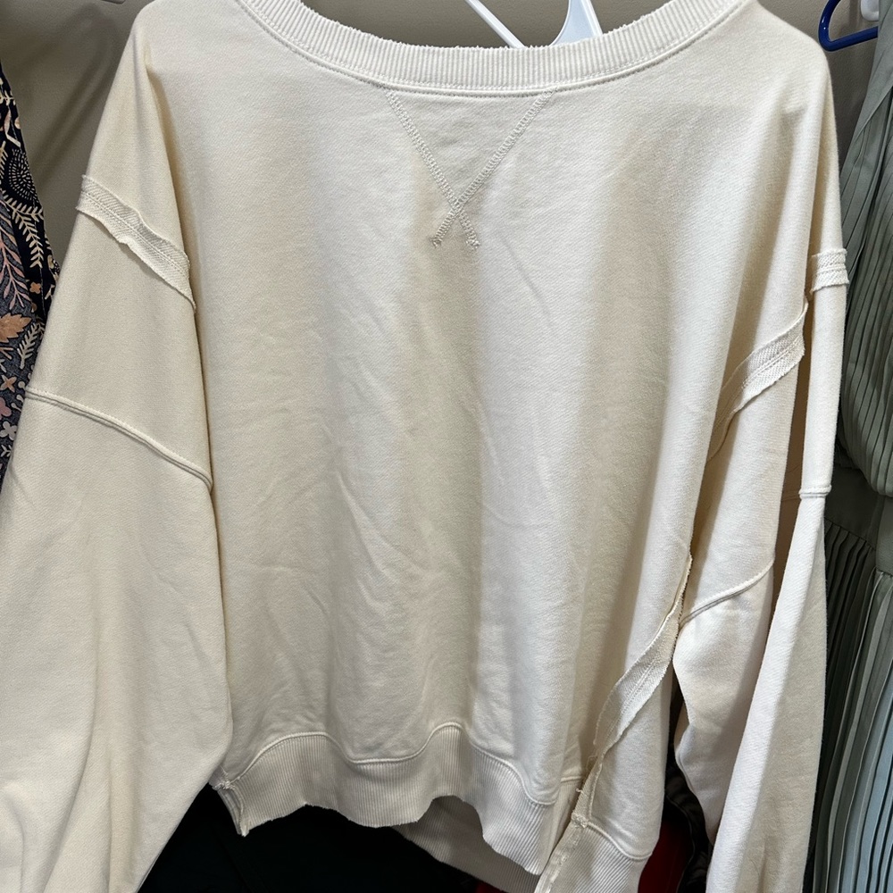 AE big hug sweatshirt cream size XS